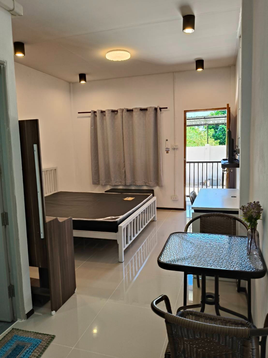 1 Bed Condo — photo 1
