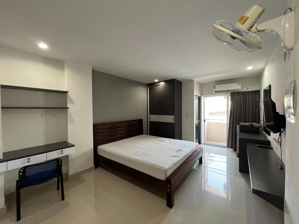 1 Bed Condo — photo 1