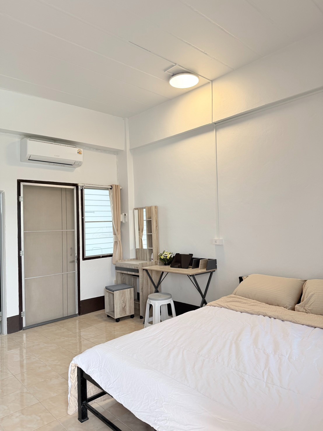 1 Bed Condo — photo 1