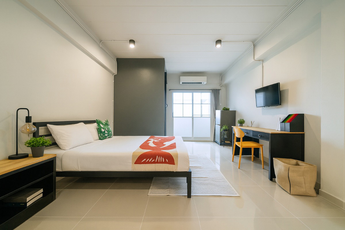 1 Bed Condo — photo 1