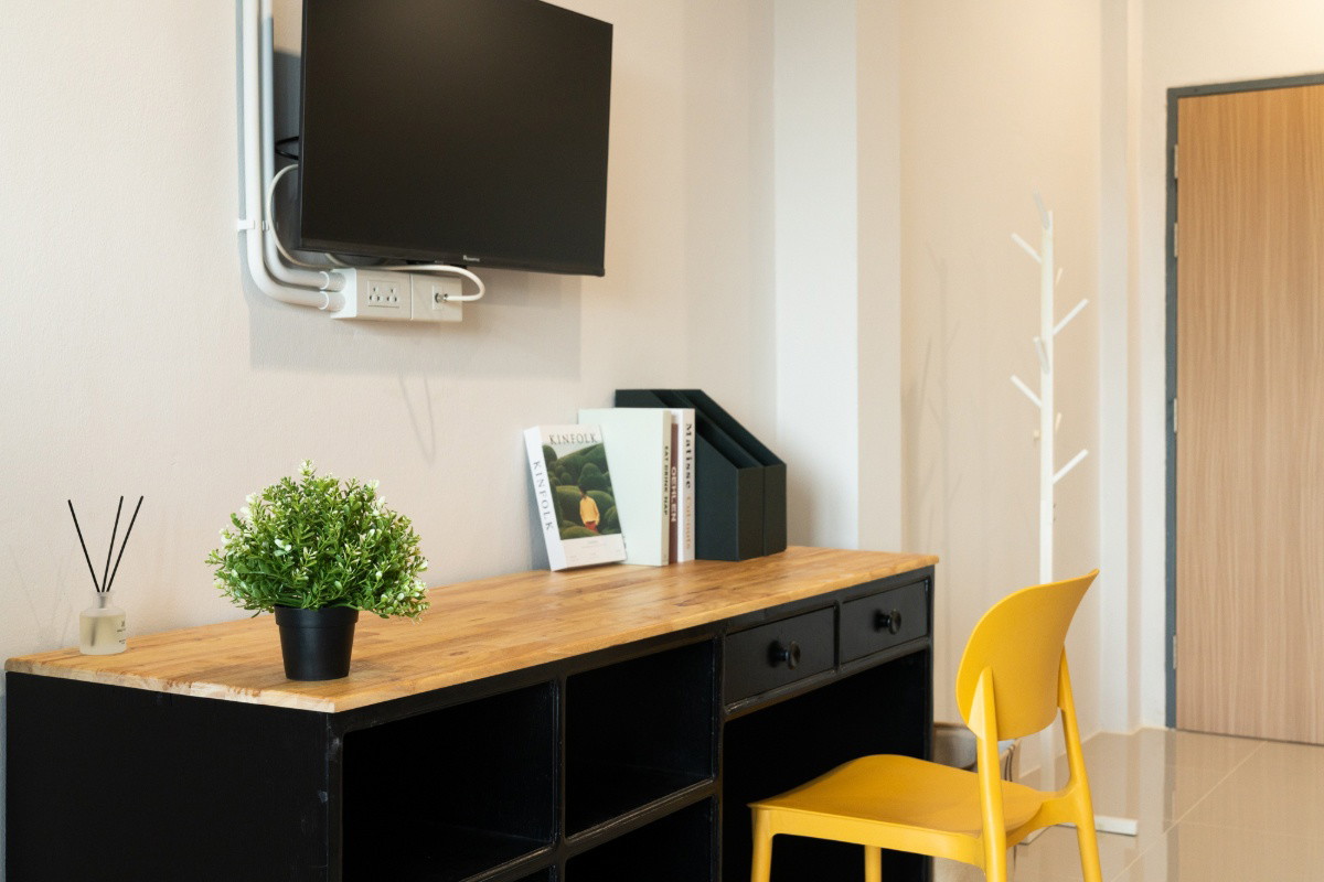 1 Bed Condo — photo 3