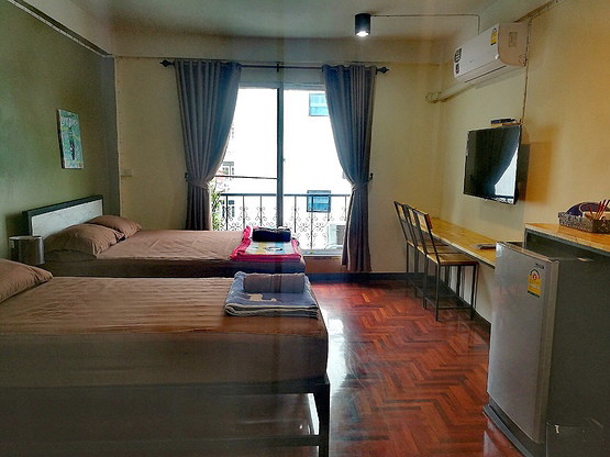 Ratchathewi house — photo 1