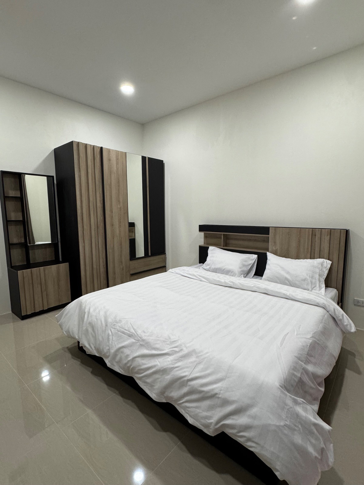 1 Bed Condo — photo 5
