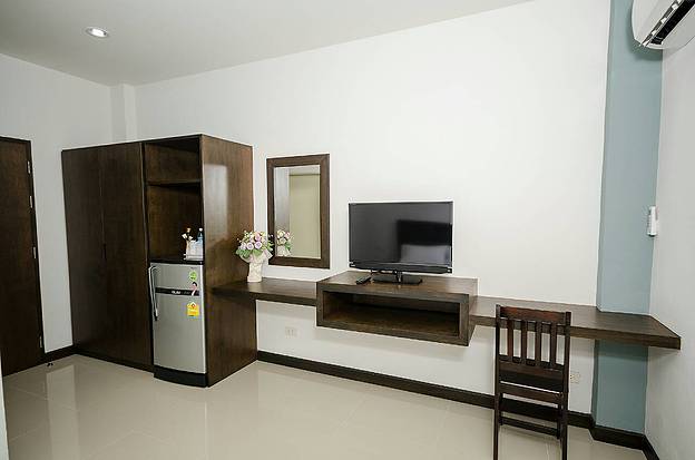 1 Bed Condo — photo 2