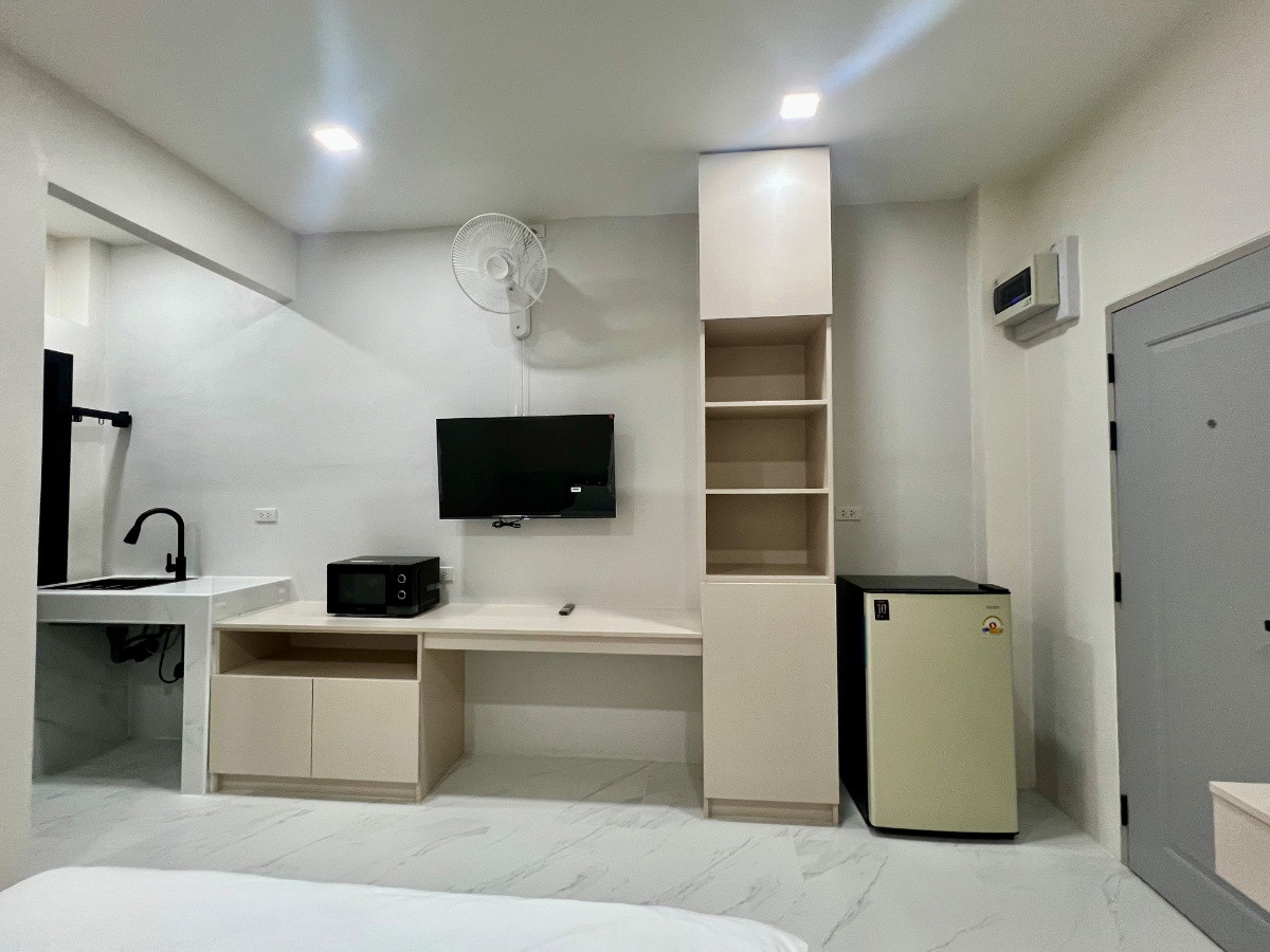 1 Bed Condo — photo 4