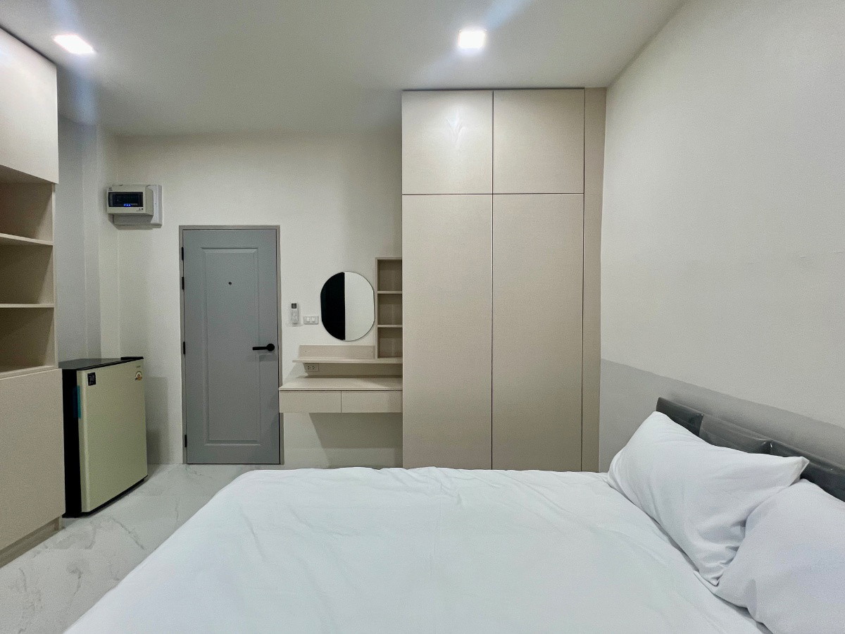 1 Bed Condo — photo 5