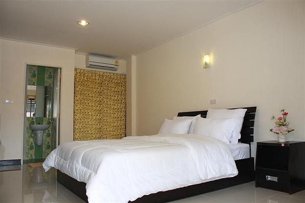 1 Bed Condo — photo 3