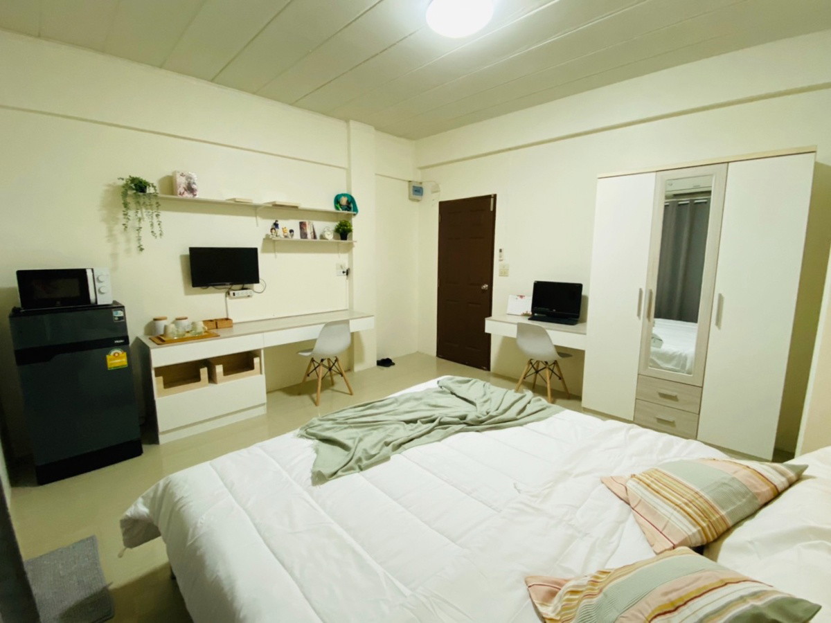 1 Bed Condo — photo 1