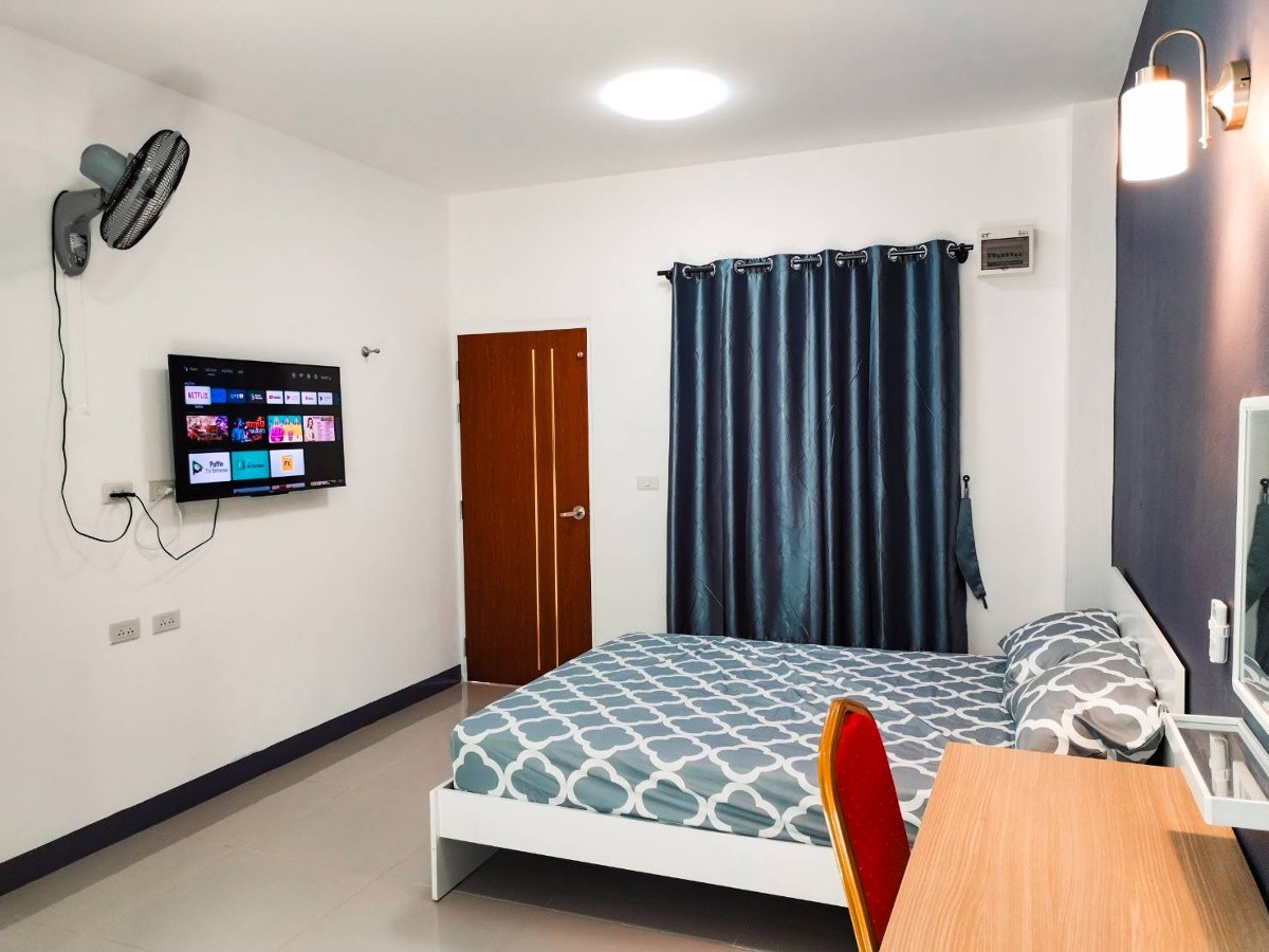 1 Bed Condo — photo 1