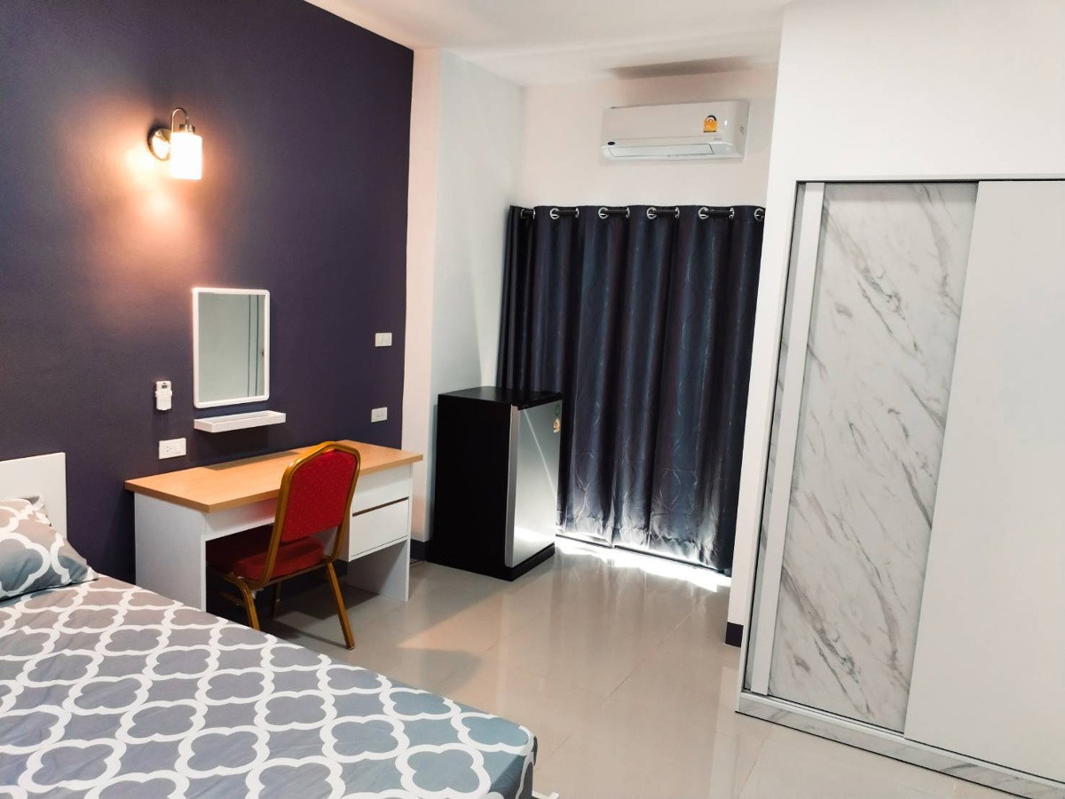 1 Bed Condo — photo 2