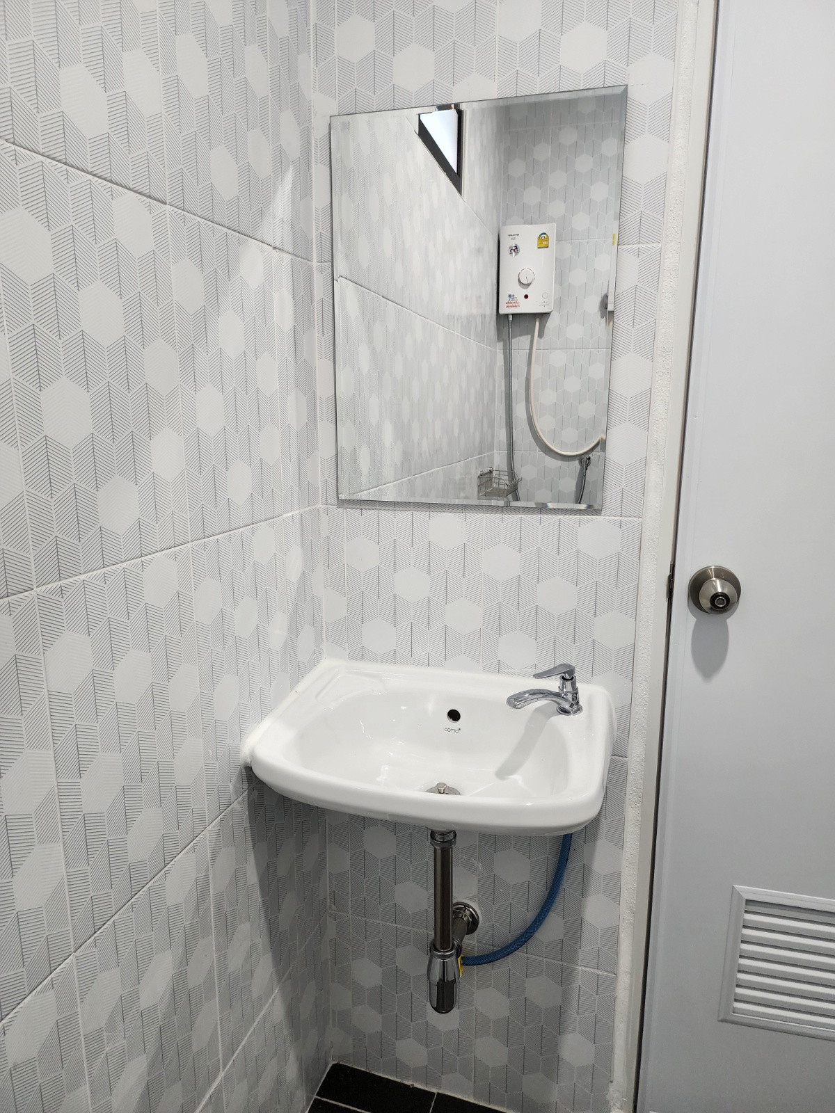 1 Bed Condo — photo 3