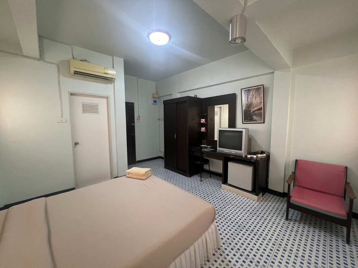 1 Bed Condo — photo 2