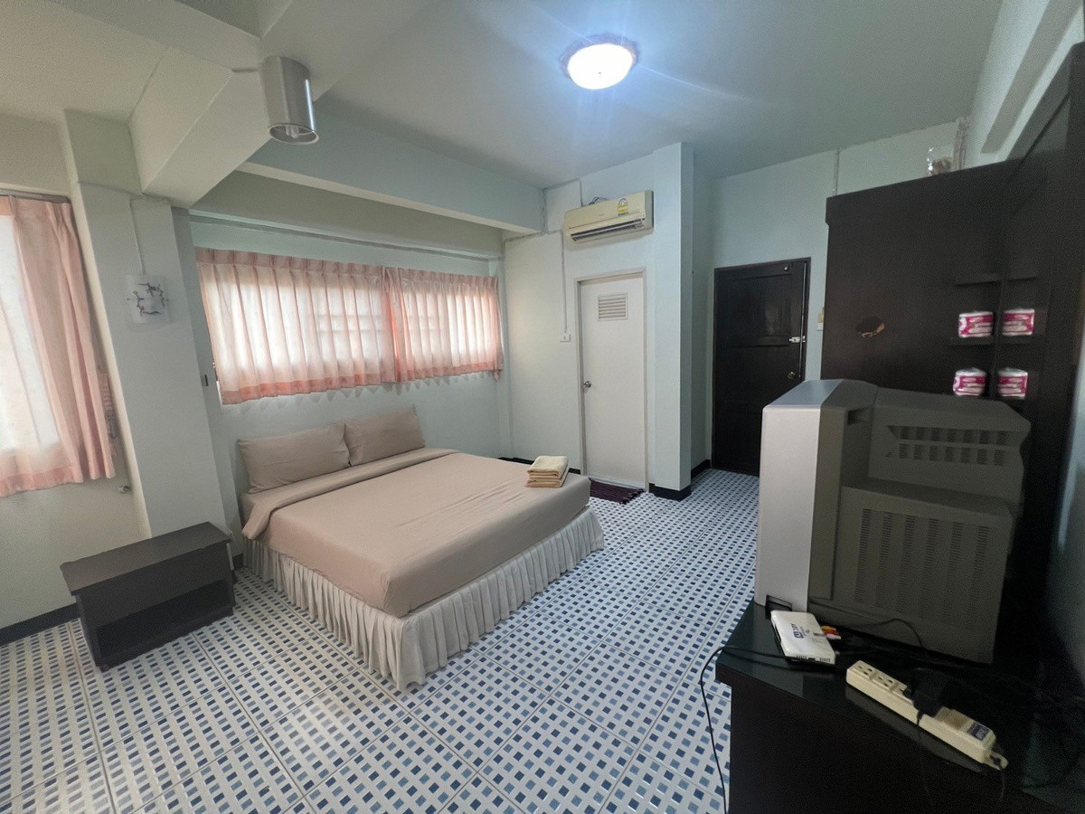1 Bed Condo — photo 3