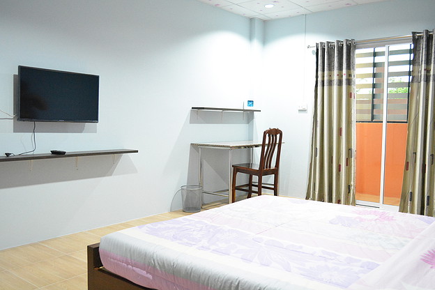 1 Bed Condo — photo 2