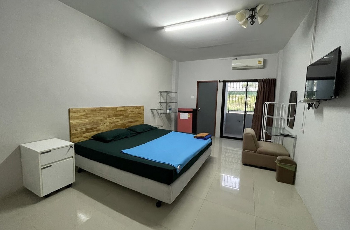 1 Bed Condo — photo 2