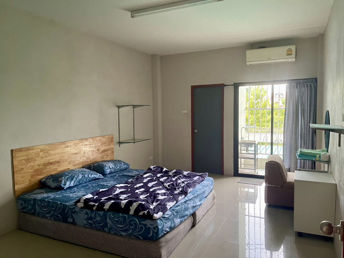 1 Bed Condo — photo 3