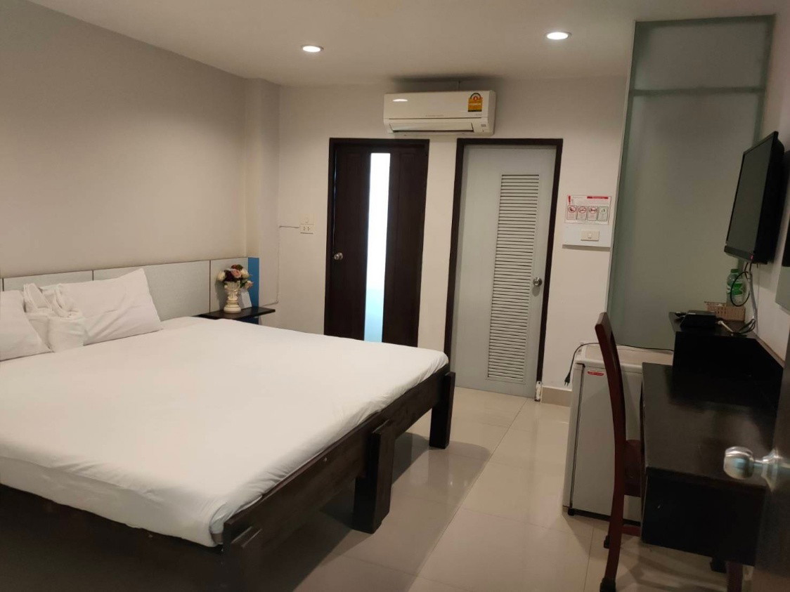 1 Bed Condo — photo 1