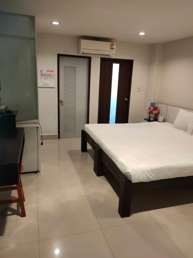 1 Bed Condo — photo 2