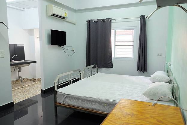 1 Bed Condo — photo 1