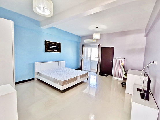1 Bed Condo — photo 1