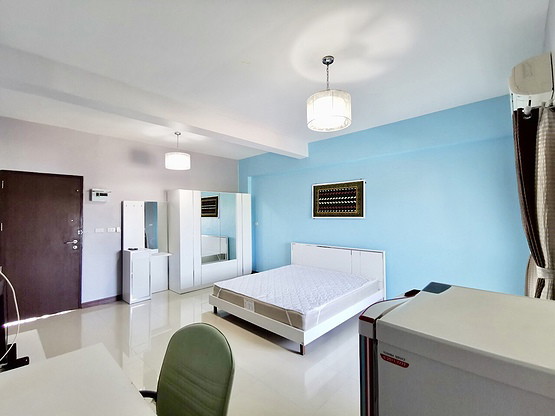 1 Bed Condo — photo 2
