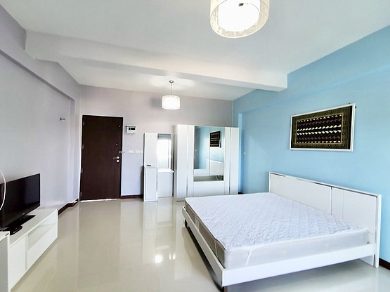 1 Bed Condo — photo 3