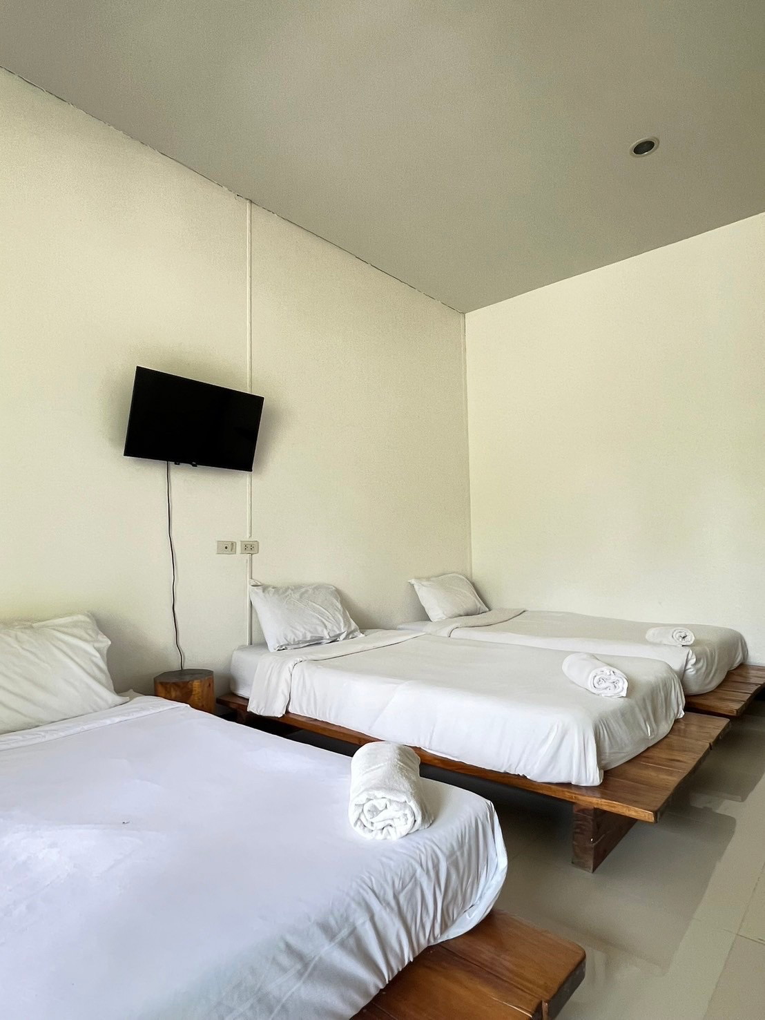 1 Bed Condo — photo 1