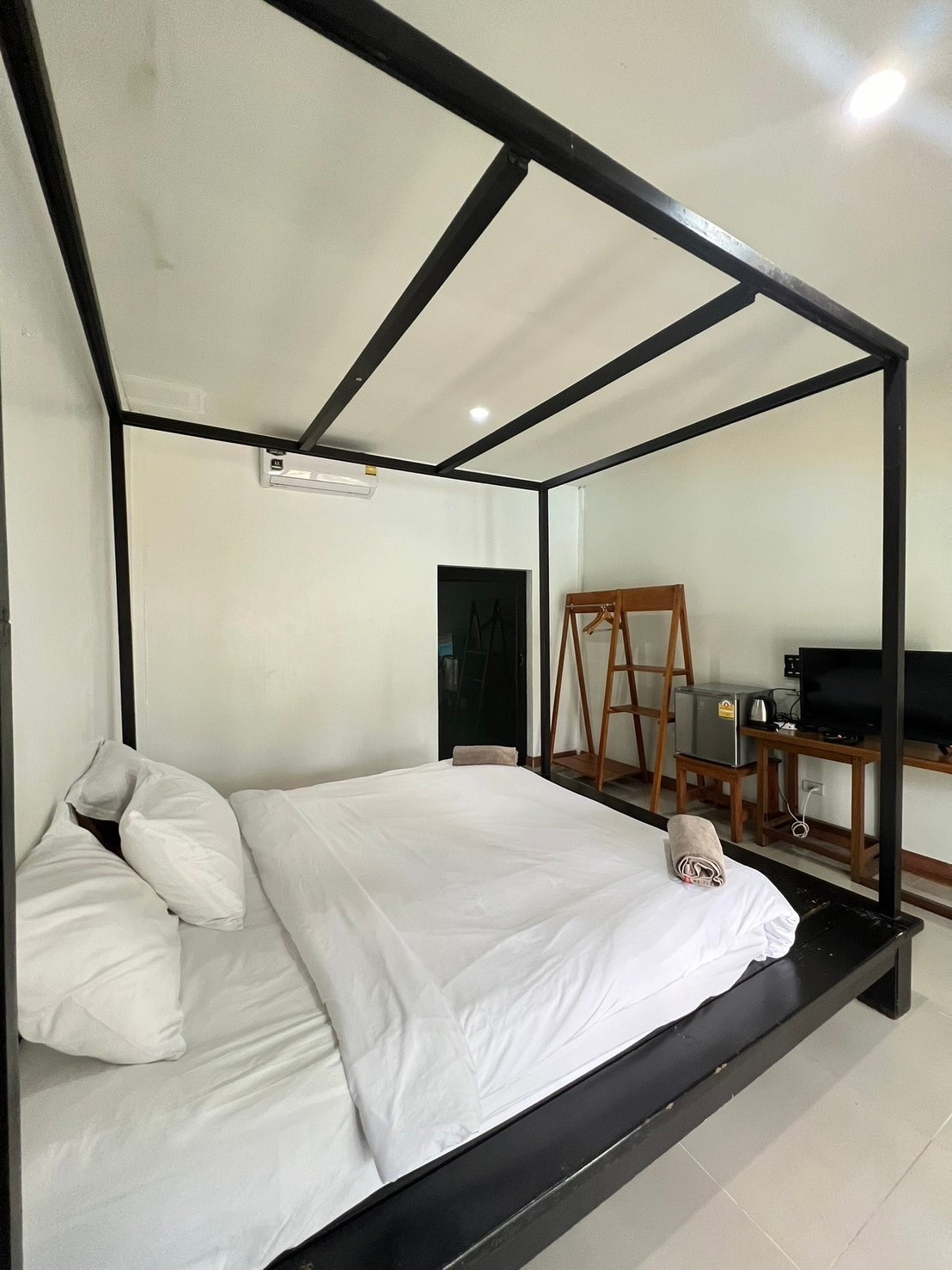 1 Bed Condo — photo 2