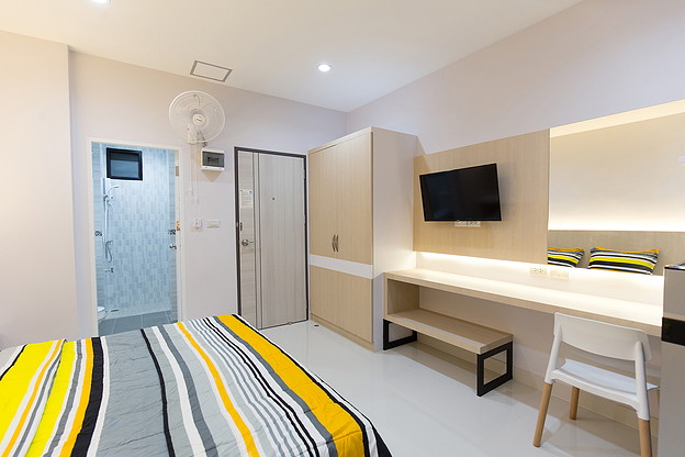 1 Bed Condo — photo 1