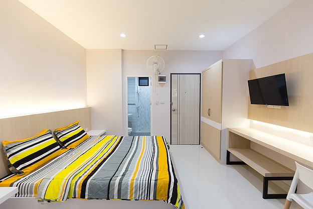 1 Bed Condo — photo 2