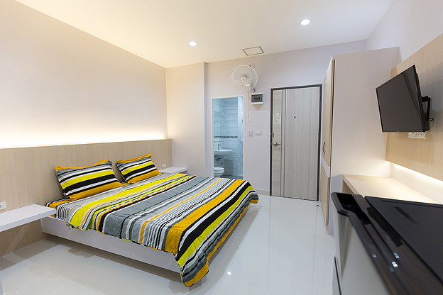 1 Bed Condo — photo 3