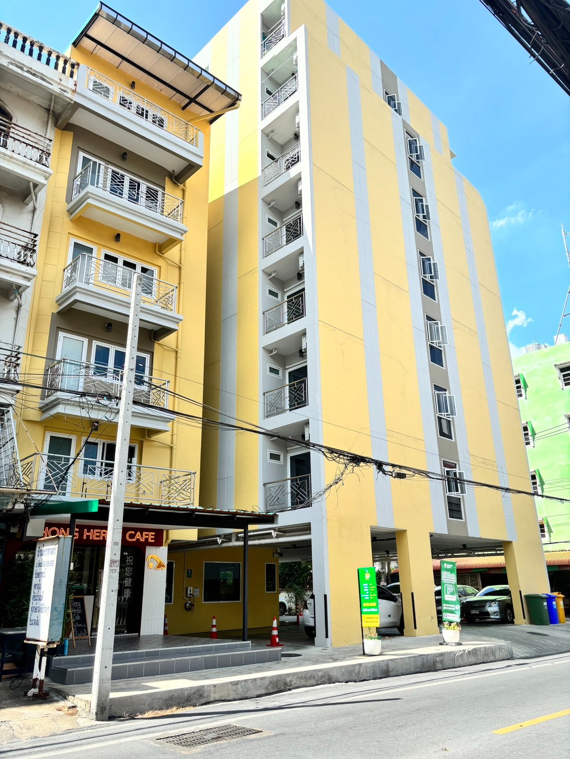 Condo · Huai Khwang, bangkok — photo 1
