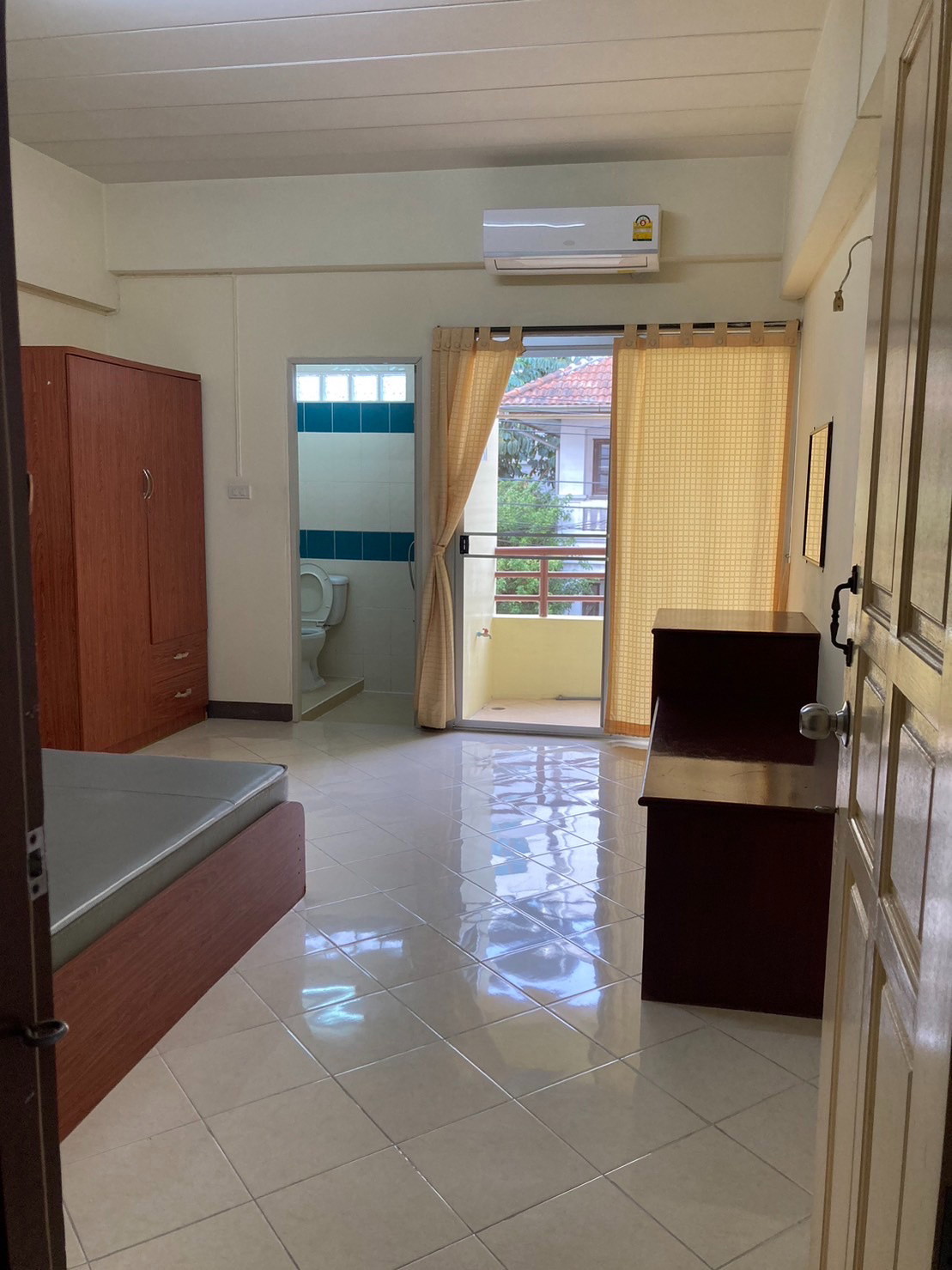Condo · Huai Khwang, bangkok — photo 1