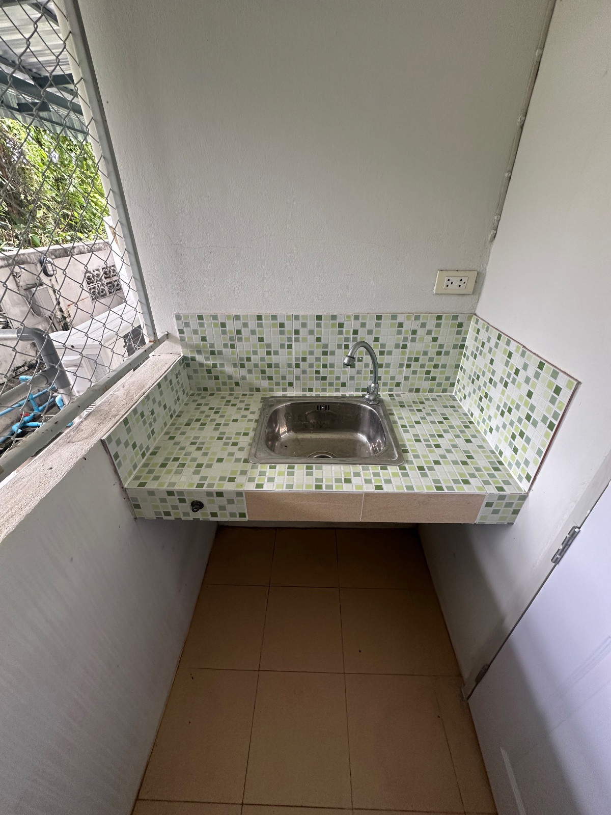 1 Bed Condo — photo 3