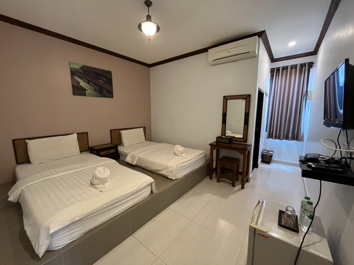 1 Bed Condo — photo 3