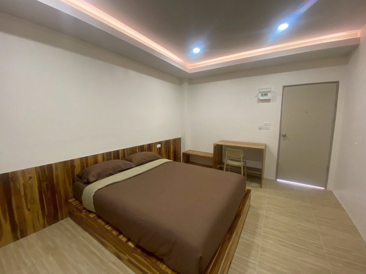 1 Bed Condo — photo 3
