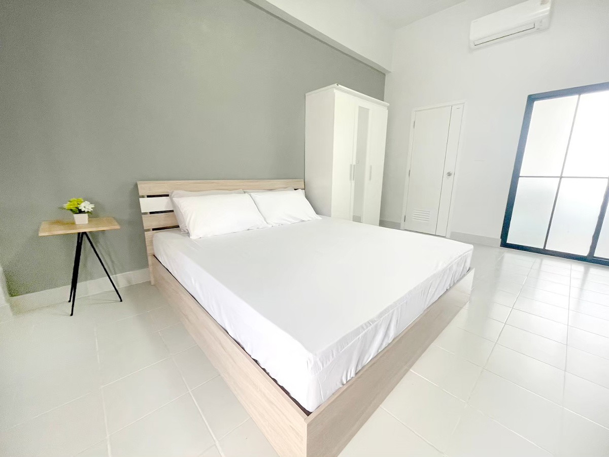 1 Bed Condo — photo 1
