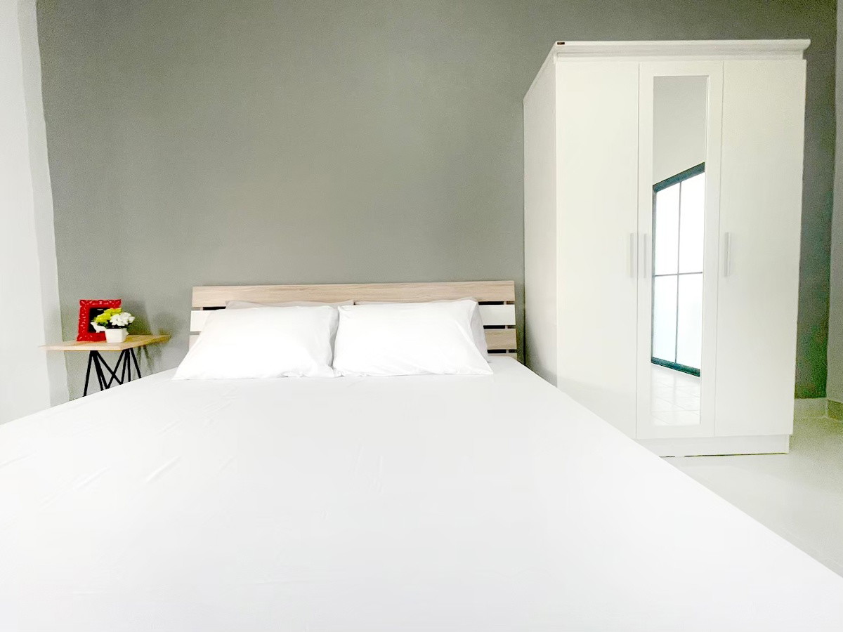 1 Bed Condo — photo 2
