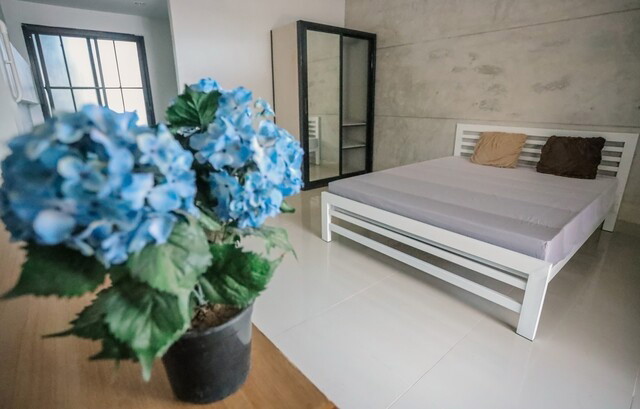 1 Bed Condo — photo 4