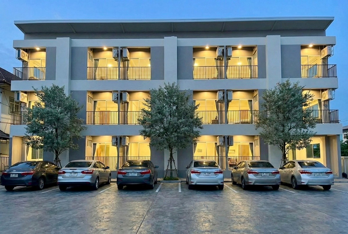 1 Bed Condo — photo 1