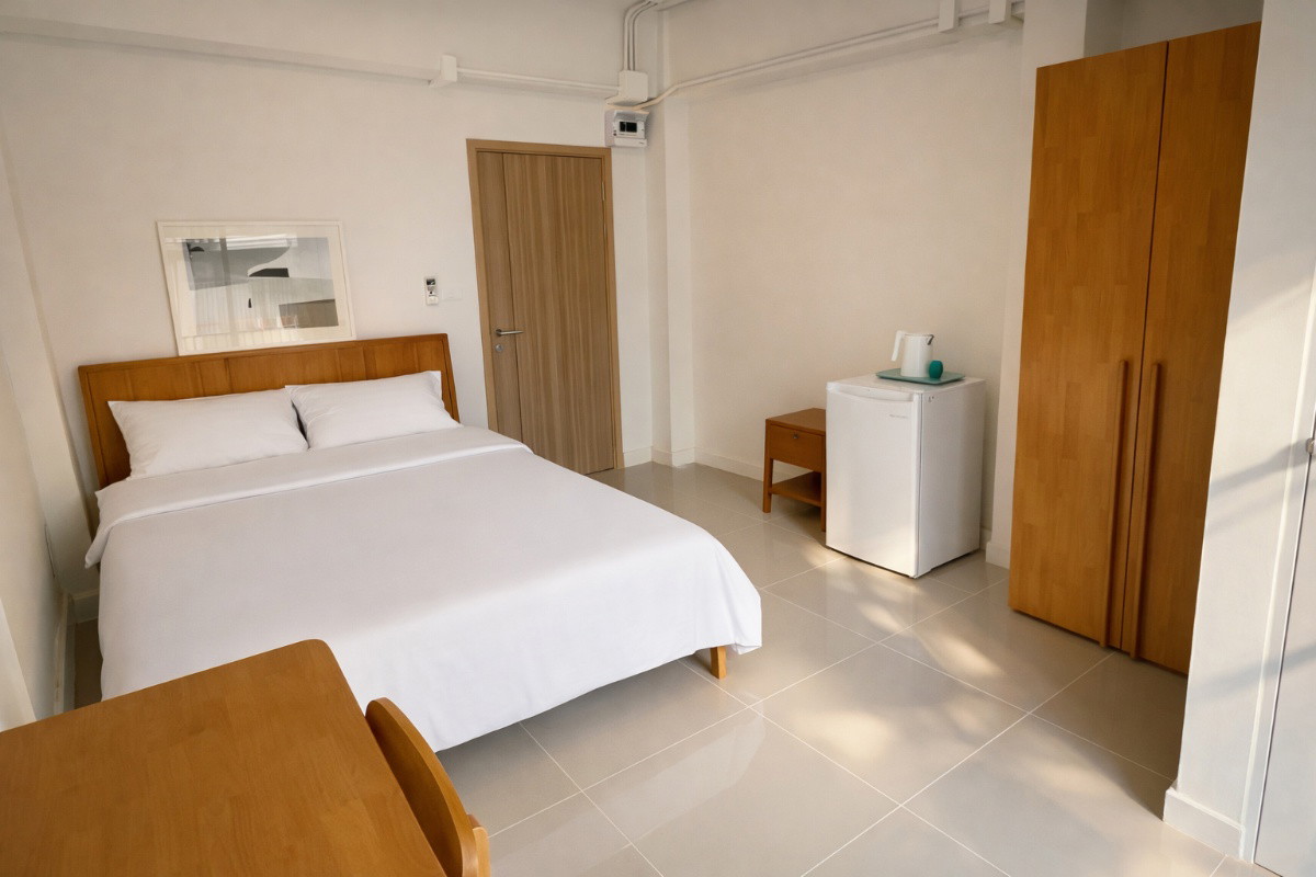 1 Bed Condo — photo 2
