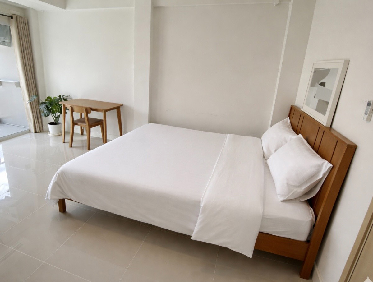 1 Bed Condo — photo 3