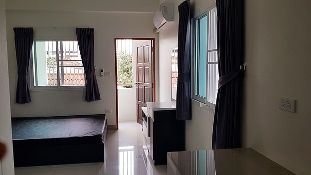 Condo · Huai Khwang, bangkok — photo 1
