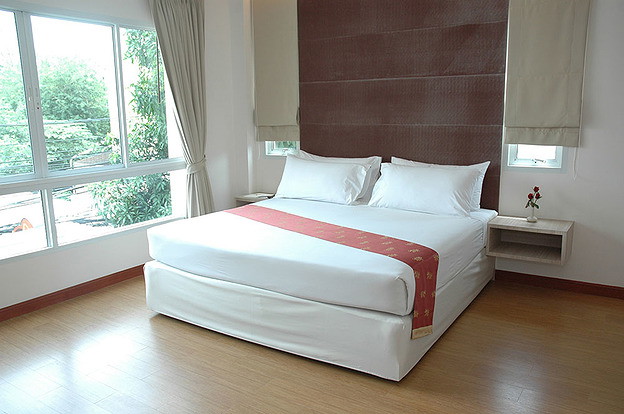 Condo · Huai Khwang, bangkok — photo 1