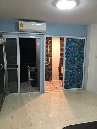 Condo · Wang Thonglang, bangkok — photo 1