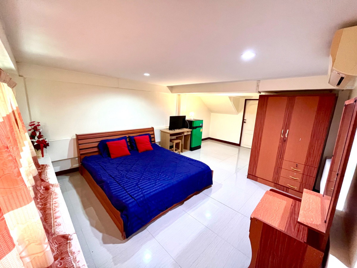 1 Bed Condo — photo 1