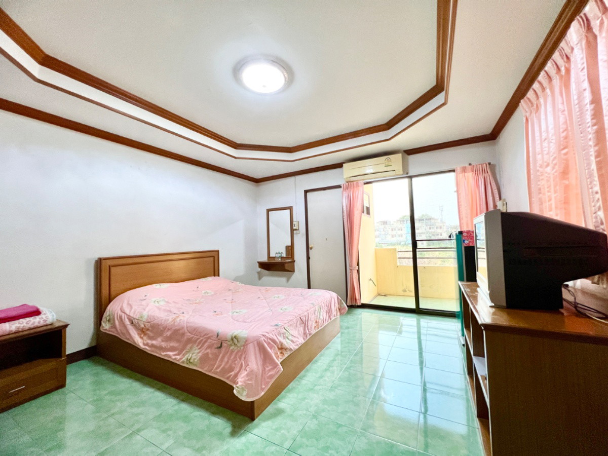 Condo — photo 1