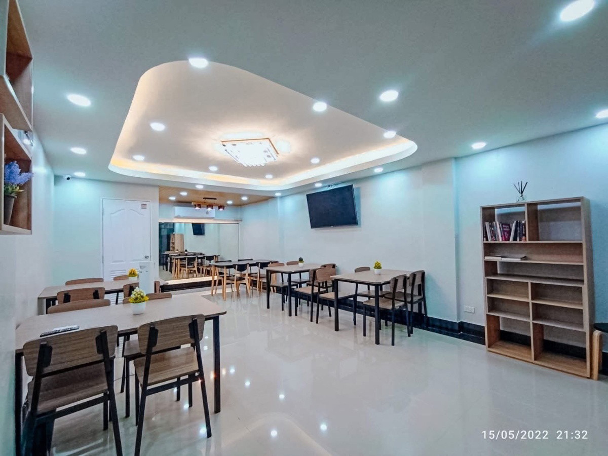 1 Bed Condo — photo 2