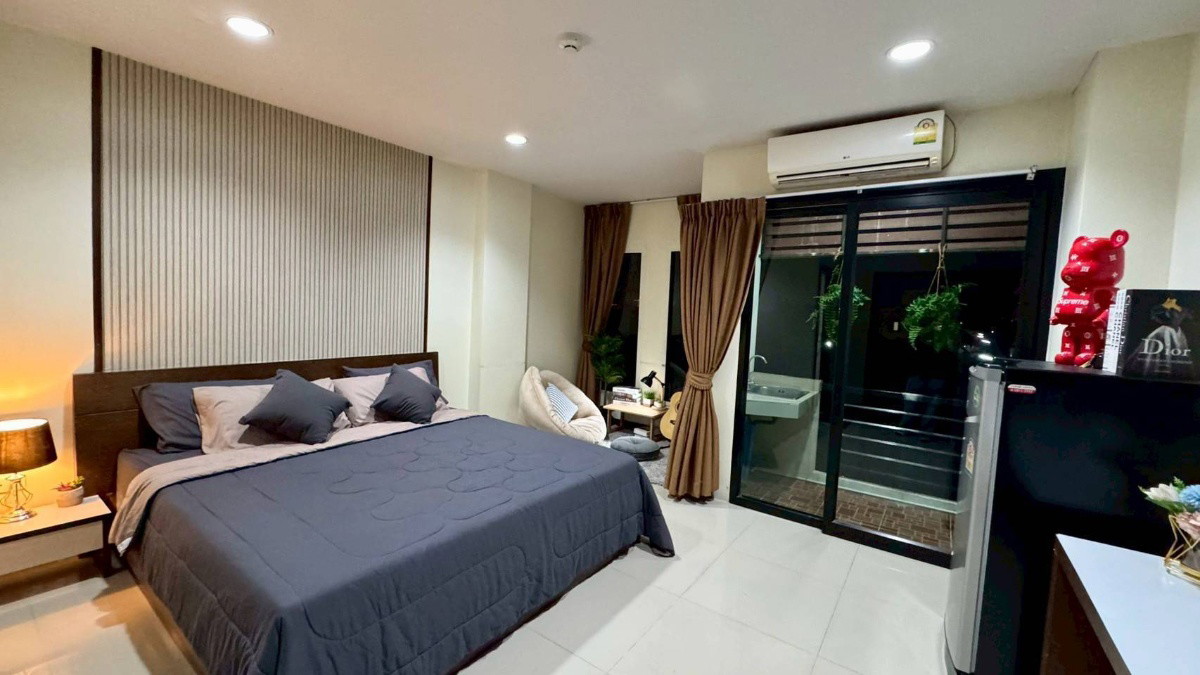 1 Bed Condo — photo 1