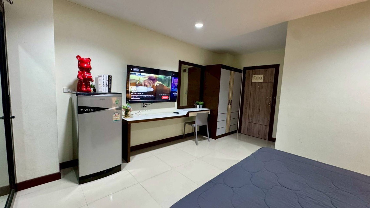 1 Bed Condo — photo 2